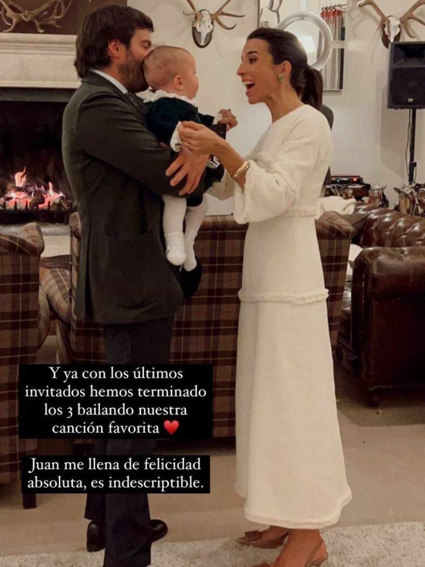 Javier Ibáñez y Laura Corsini festejan el bautizo de su hijo Juan. (Instagram @mrslauracorsini)