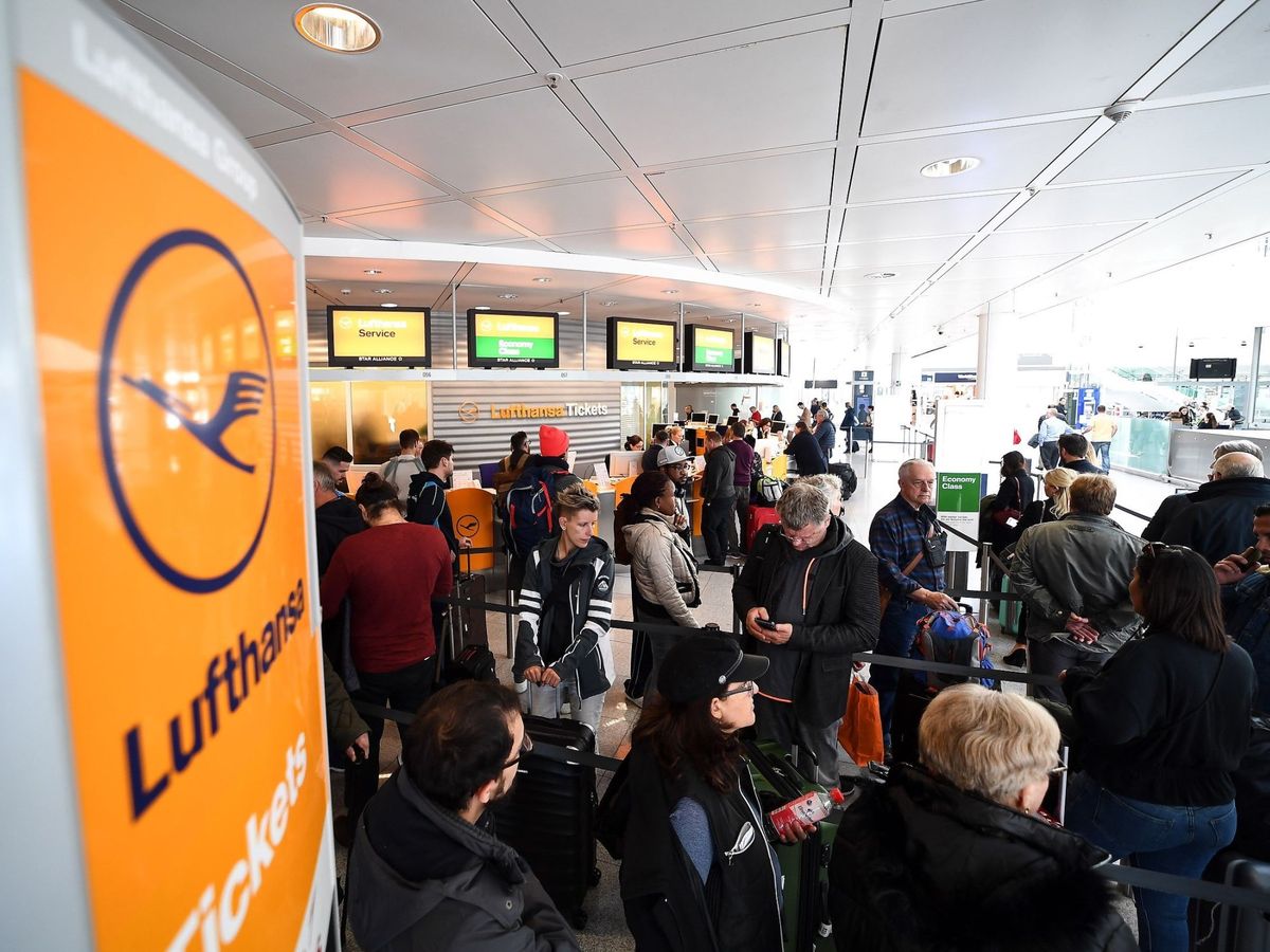 Foto: La huelga de la tripulación de cabina de Lufthansa deja en tierra a cientos de viajeros durante 48 horas. (EFE)