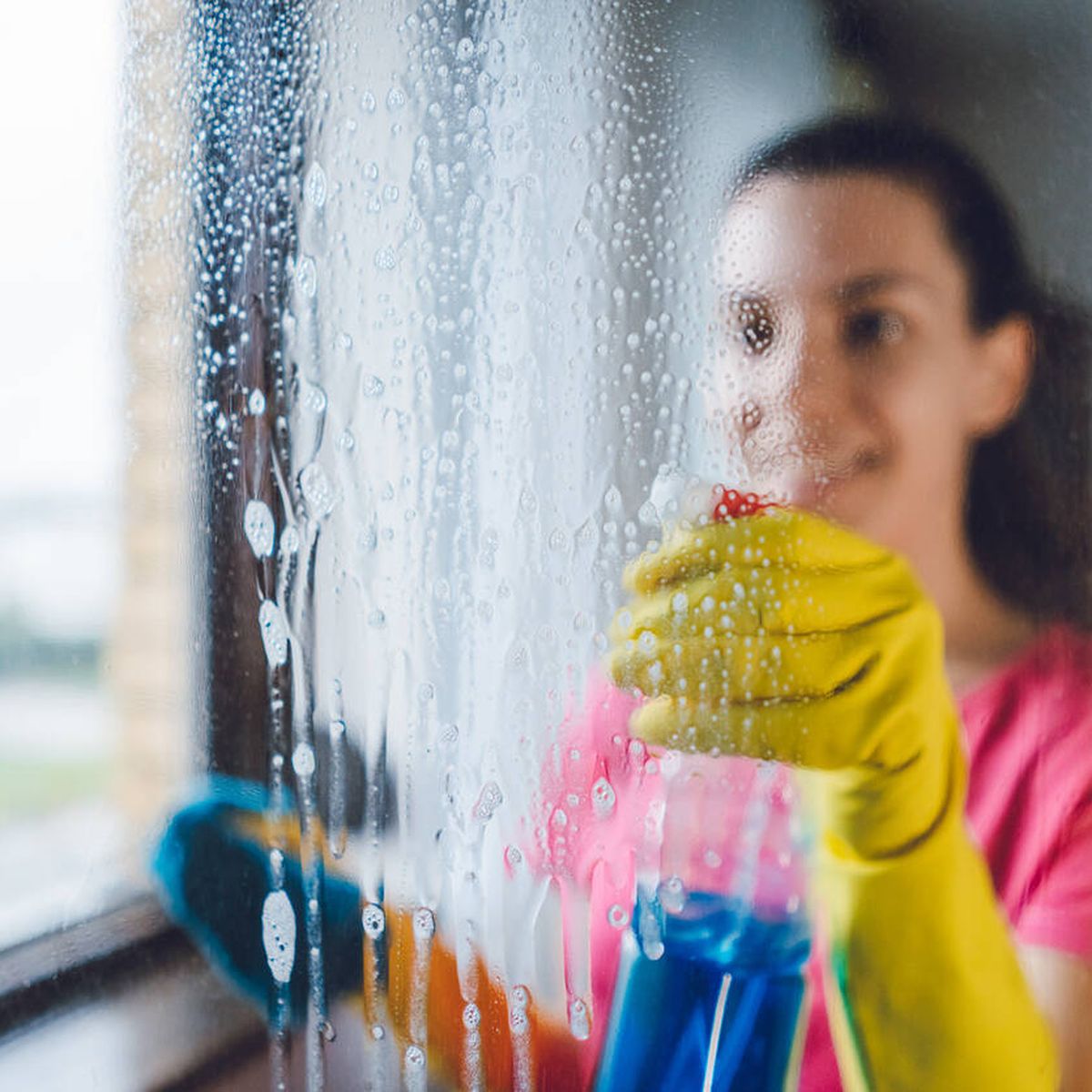 3 tips para limpiar vidrios y dejarlos relucientes