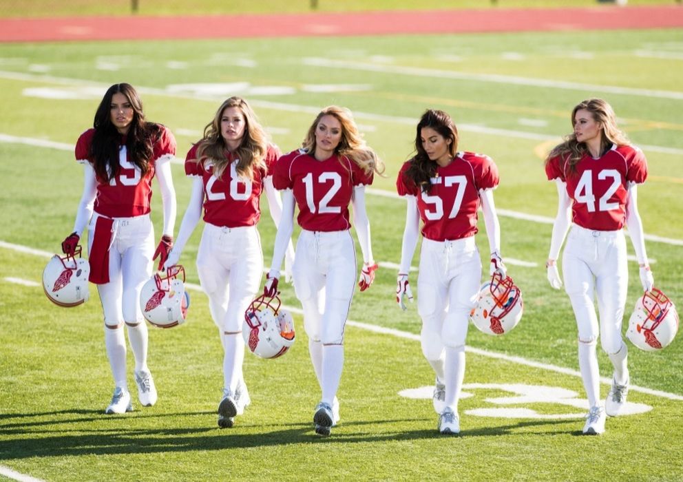 Foto: Varias modelos de Victoria's Secret protagonizan un anuncio vestidas 'para jugar' la Super Bowl (Victoria's Secret)