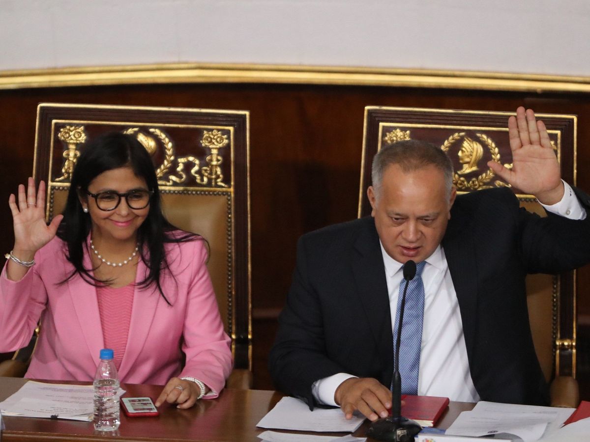 Foto: El presidente de la Asamblea Nacional Constituyente, Diosdado Cabello (d), y la vicepresidenta de Venezuela, Delcy Rodríguez. EFE