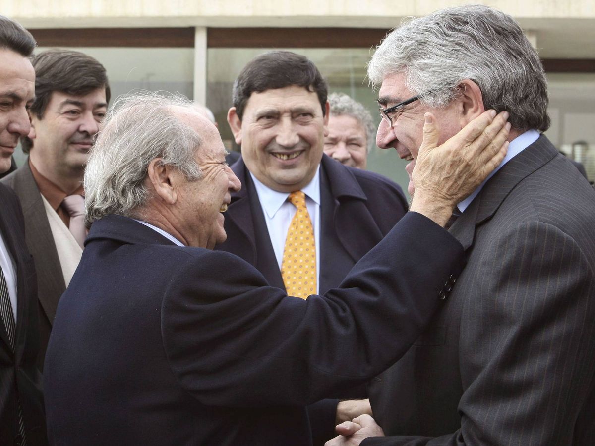 Foto: Sánchez Arminio junto al expresidente del Barça, Nuñez. (Efe/Andreu Dalmau)