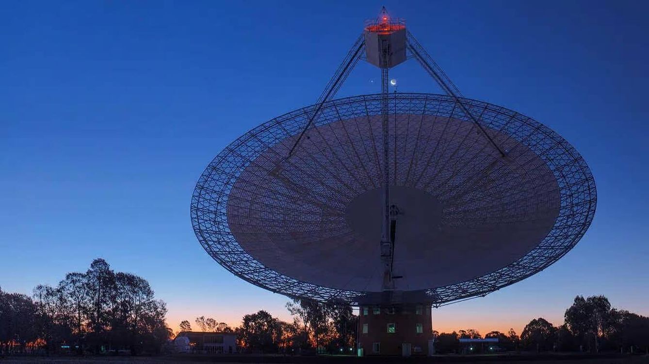 Foto: Radio telescopio Parkes, Muriyang. (CSIRO / Alex Cherney)