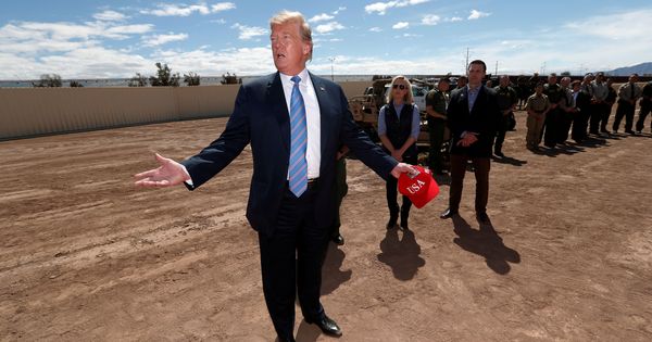 Foto: Donald Trump en la valla fronteriza entre EEUU y México. (Reuters)