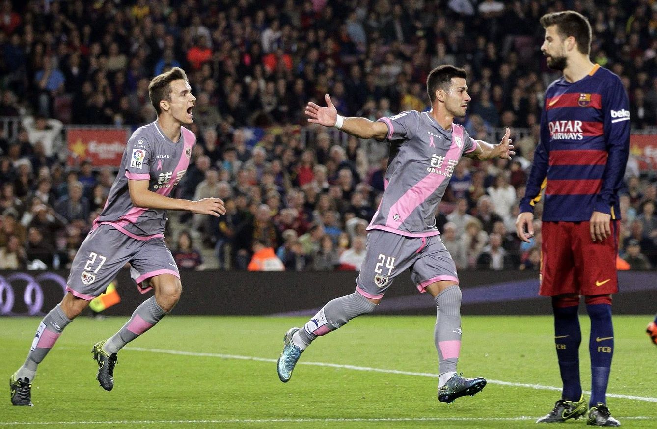 Guerra celebra un gol ante el FC Barcelona. (EFE)