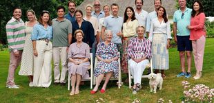 Post de Todo sobre el histórico posado de la familia real de Dinamarca (y sus sonadas ausencias)