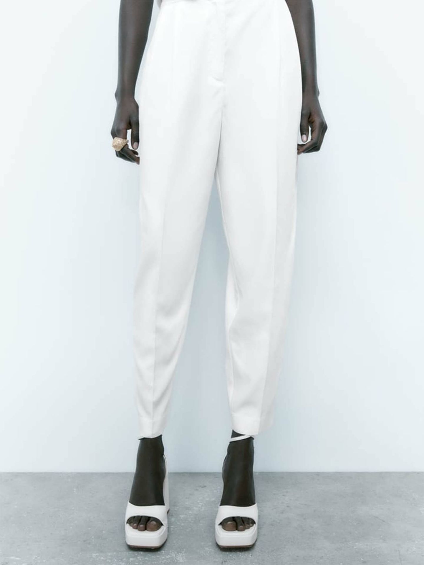Anchos, cómodos y fresquitos: 5 pantalones blancos. (Zara/Cortesía)