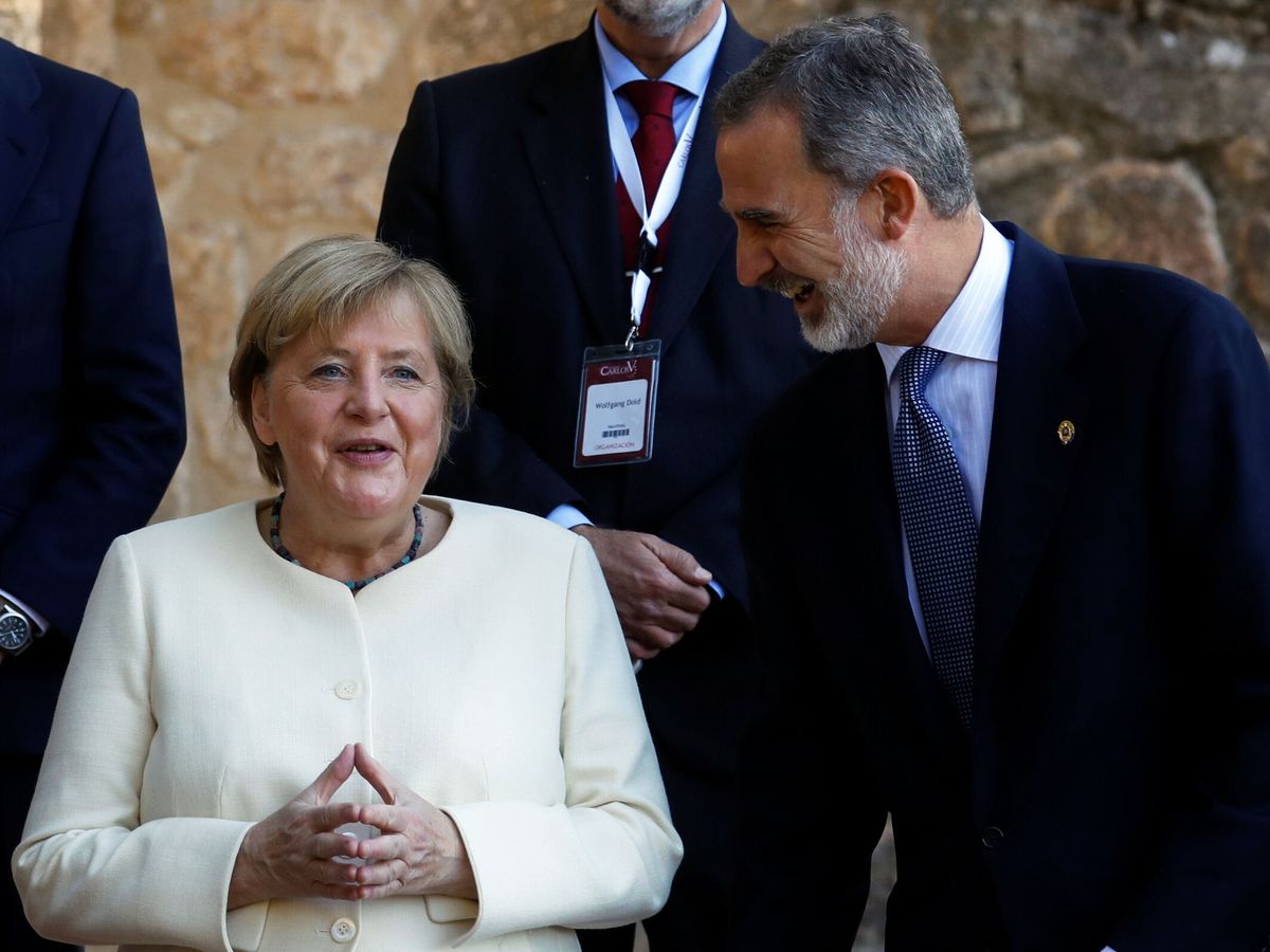 Foto: Angela Merkel (i) junto con Felipe VI (d). (Reuters)