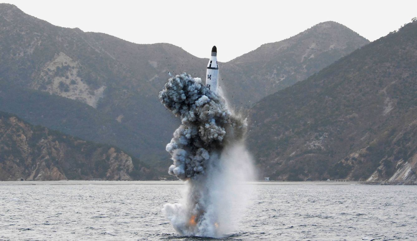 Corea del Norte probó recientemente a lanzar un misil desde un submarino. (Reuters)