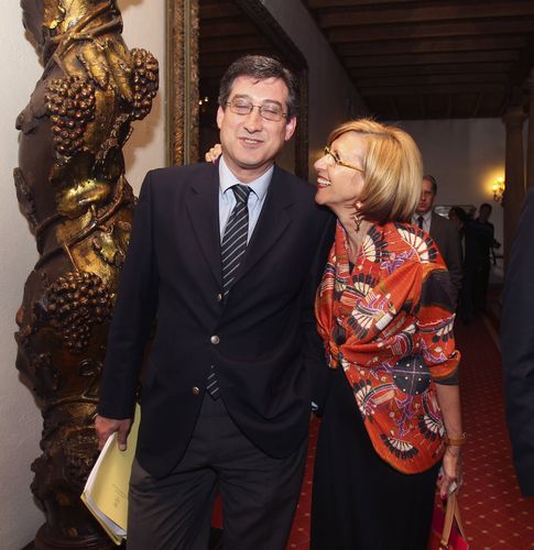 Foto: Rosa Díez y Prendes, tras anunciar en mayo de 2012 el pacto de legislatura con el PSOE asturiano. (Efe)