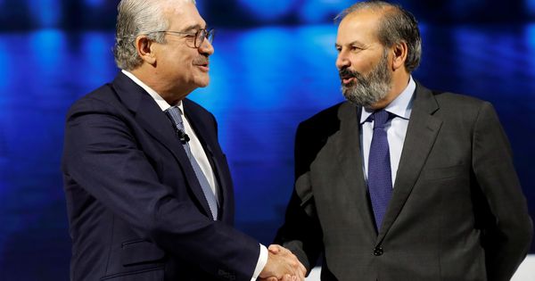 Foto: El nuevo presidente de Endesa, Juan Sánchez-Calero (derecha), y el consejero delegado, José Bogas. (EFE)