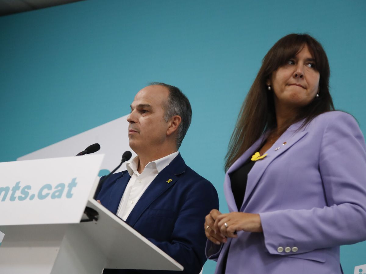 Foto: El secretario general de JxCAT, Jordi Turull, junto a la presidenta de la formación, Laura Borràs. (EFE/Marta Pérez)