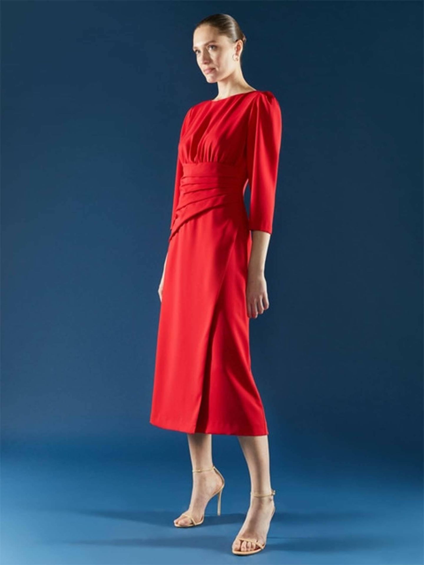 5 vestidos rojos de Zara a Mango para invitadas de boda de otoño. (El Corte Inglés/Cortesía)