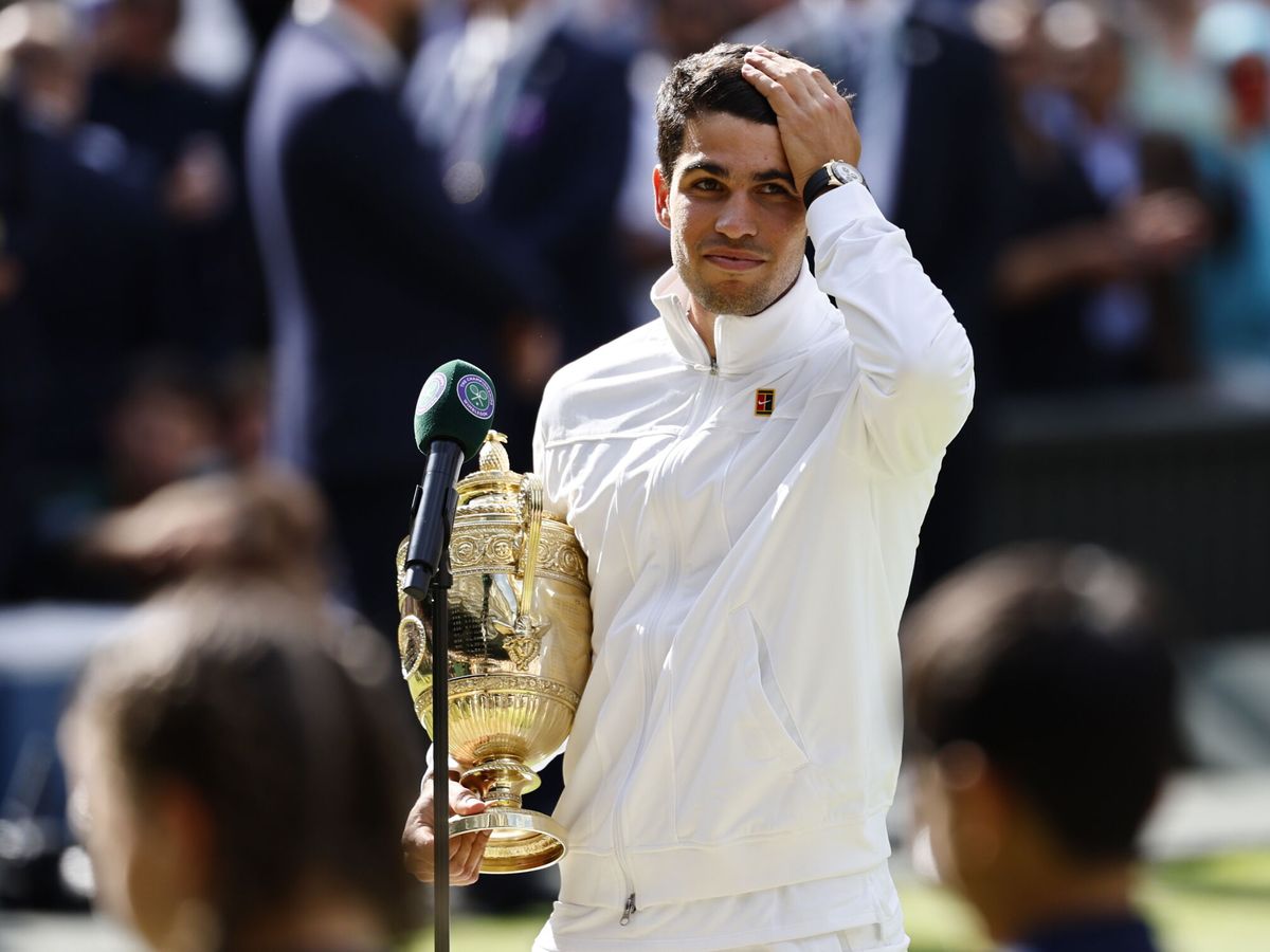 Foto: Alcaraz gana su cuarto Grand Slam en Wimbledon a la edad de 21 años (EFE/Tolga Akmen)