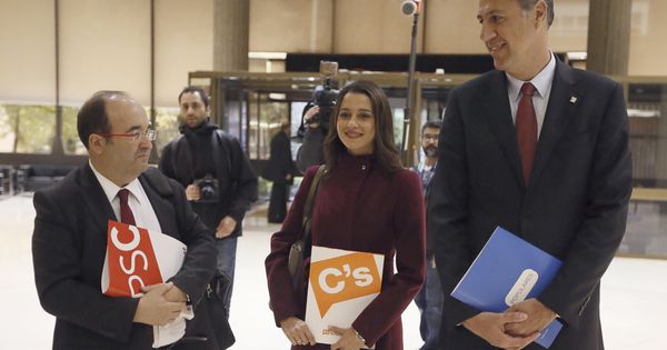 Foto: Iceta, Arrimadas y Albiol, en el Parlament. (EFE) 