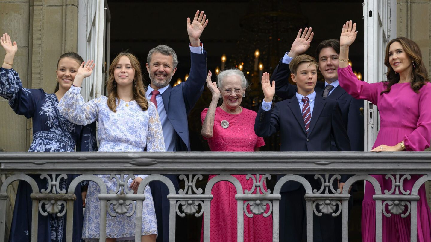 La familia real danesa al completo en el 56 cumpleaños de Federico. (CP)