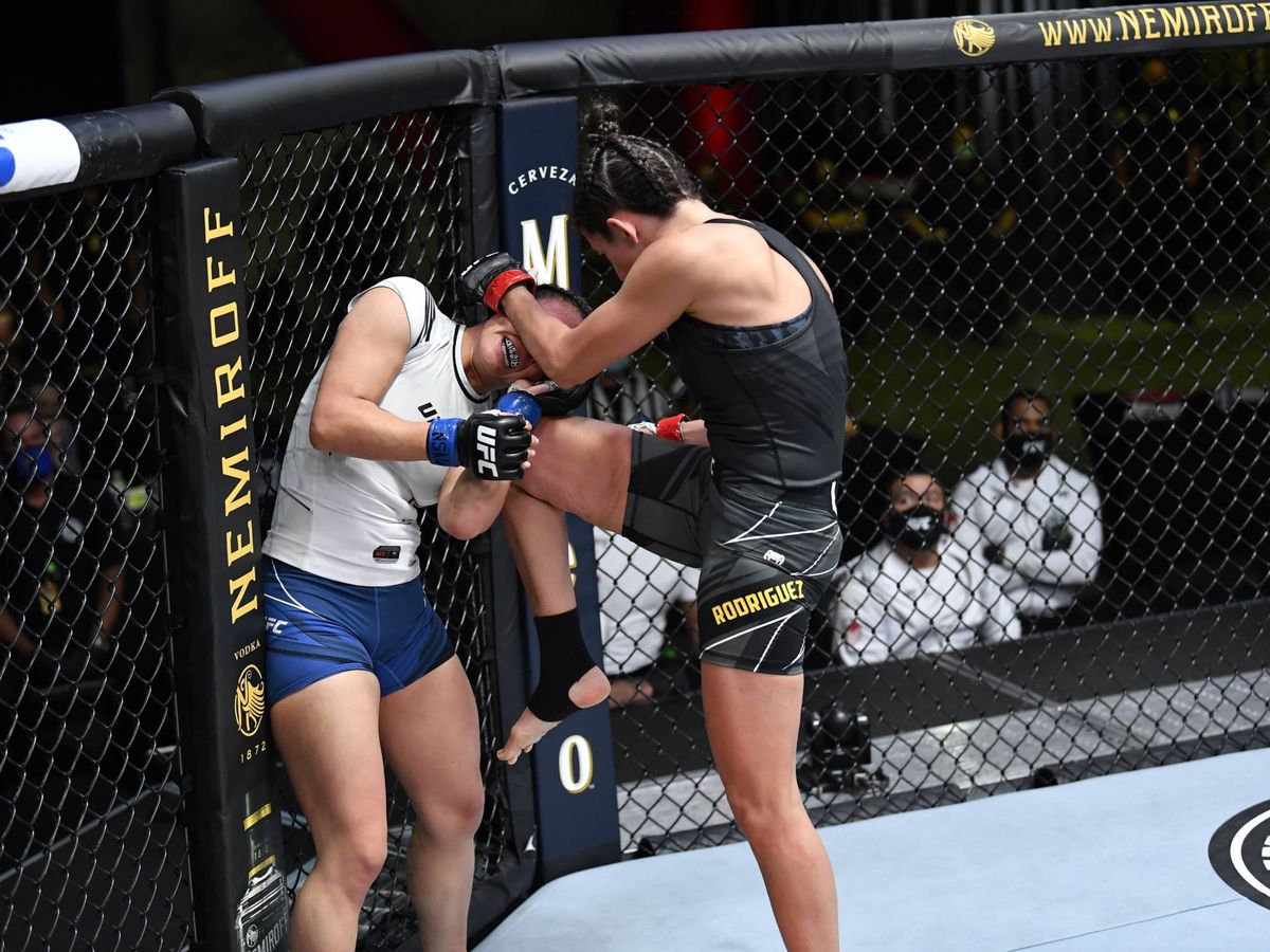Foto: Marina Rodriguez contra Michelle Waterson. (UFC)
