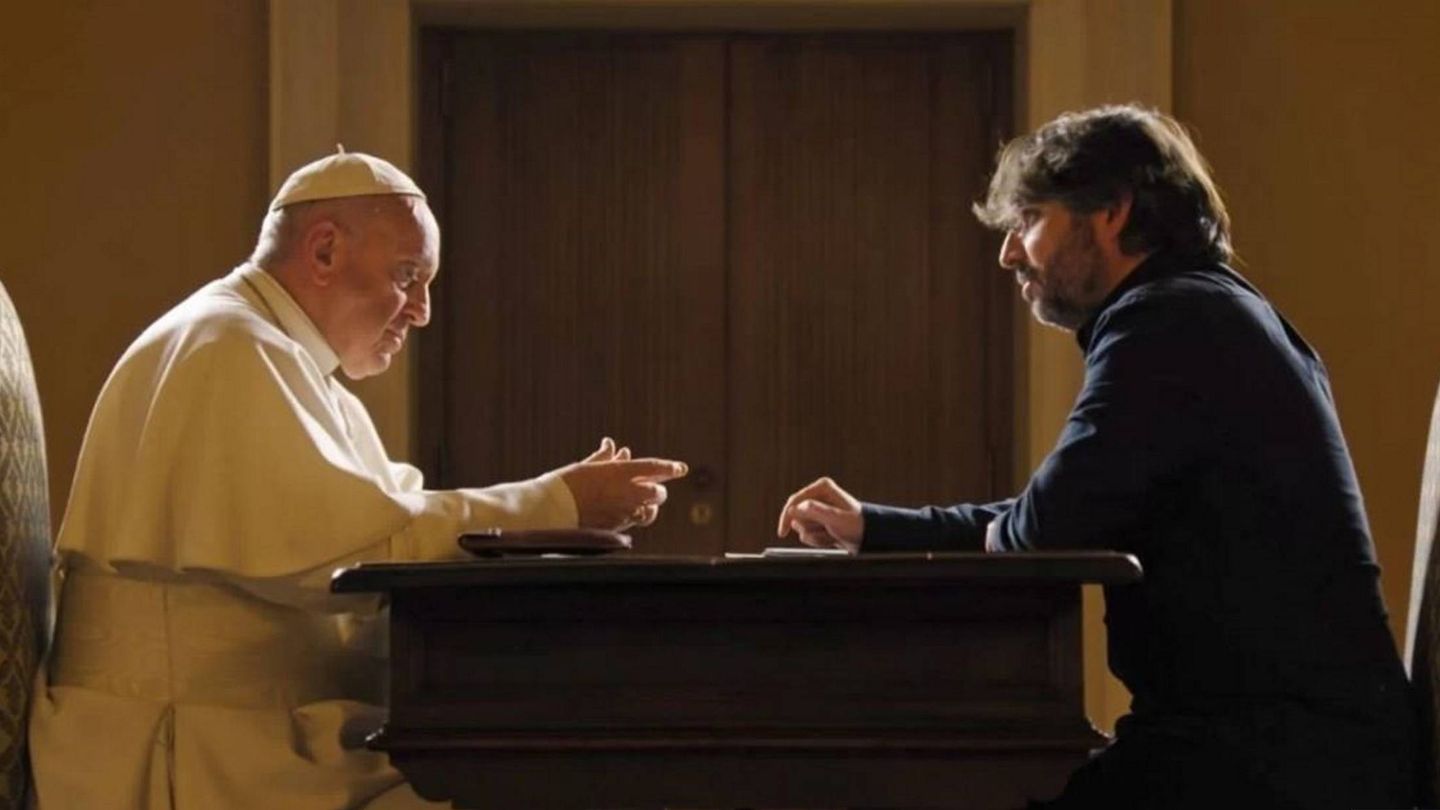 El papa Francisco y Jordi Évole. (Atresmedia)