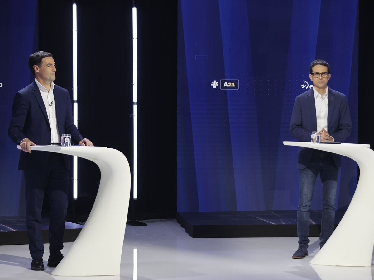 Foto: Imanol Pradales (EAJ-PNV) y Pello Otxandiano (EH Bildu) el segundo gran debate televisado de cara a las elecciones al Parlamento Vasco. (EFE/Luis Tejido) 