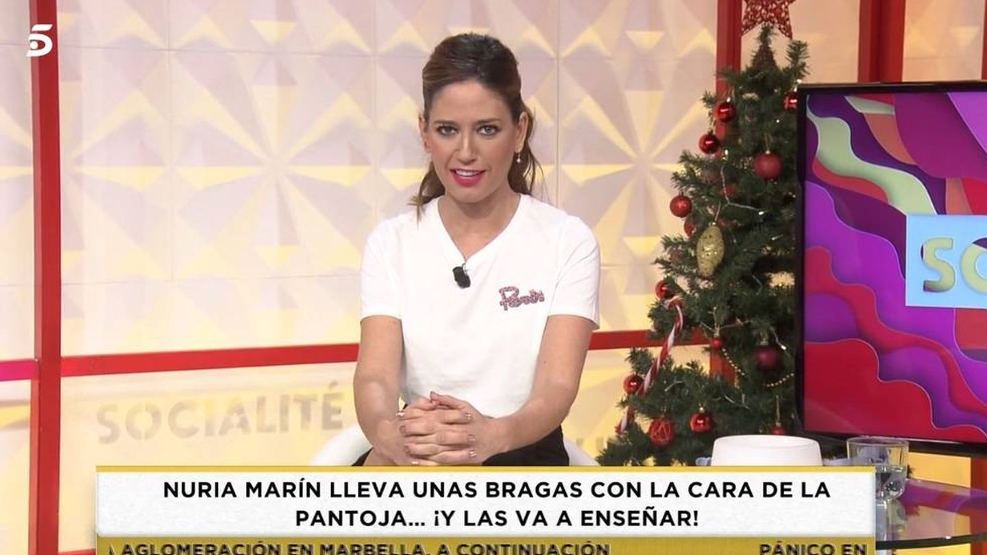 Nuria Marín presentando 'Socialité'. (Telecinco).