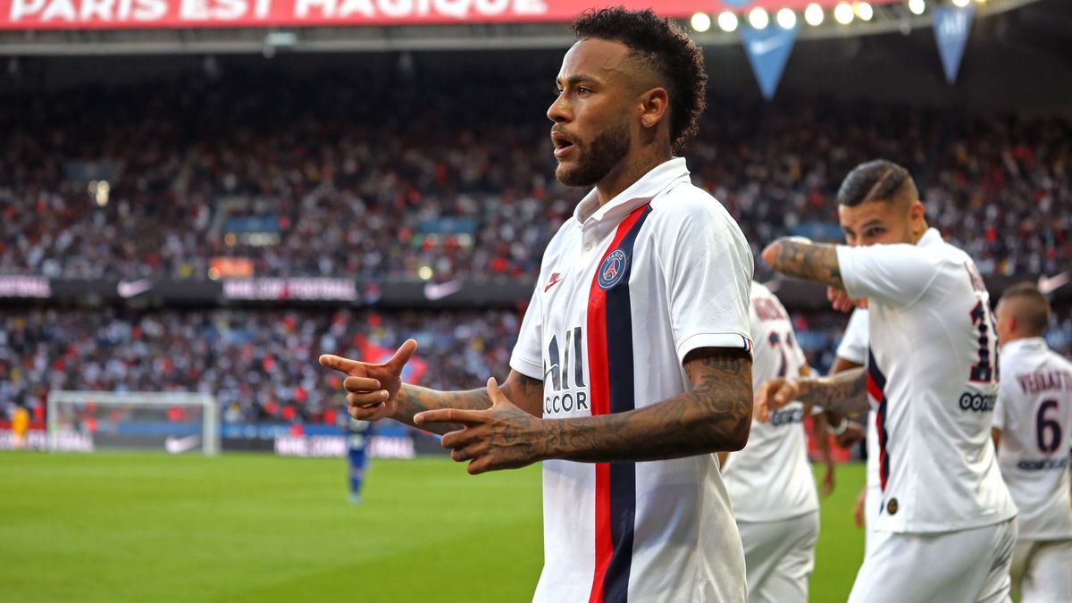 Los insultos de los ultras del PSG a Neymar en su regreso y su golazo de chilena
