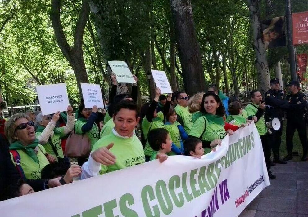 Foto: Marcos Lechet, en la manifestación ante el Ministerio de Sanidad. (Foto: Marcos Lechet)