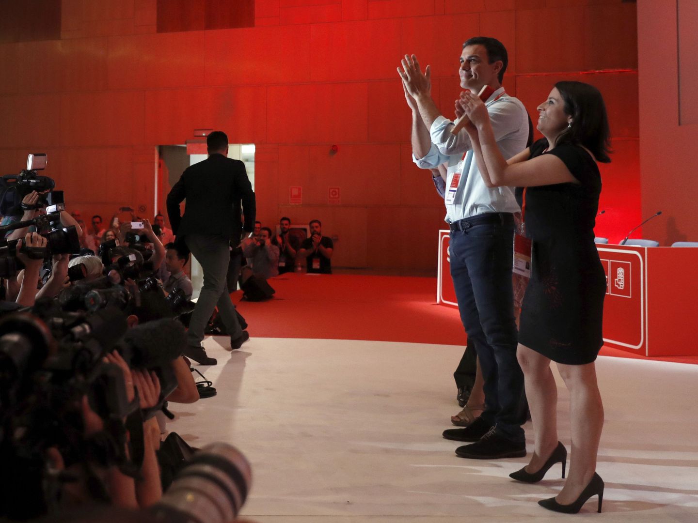 Pedro Sánchez y Adriana Lastra, en el 39º Congreso del PSOE, el 17 de junio de 2017. (EFE)