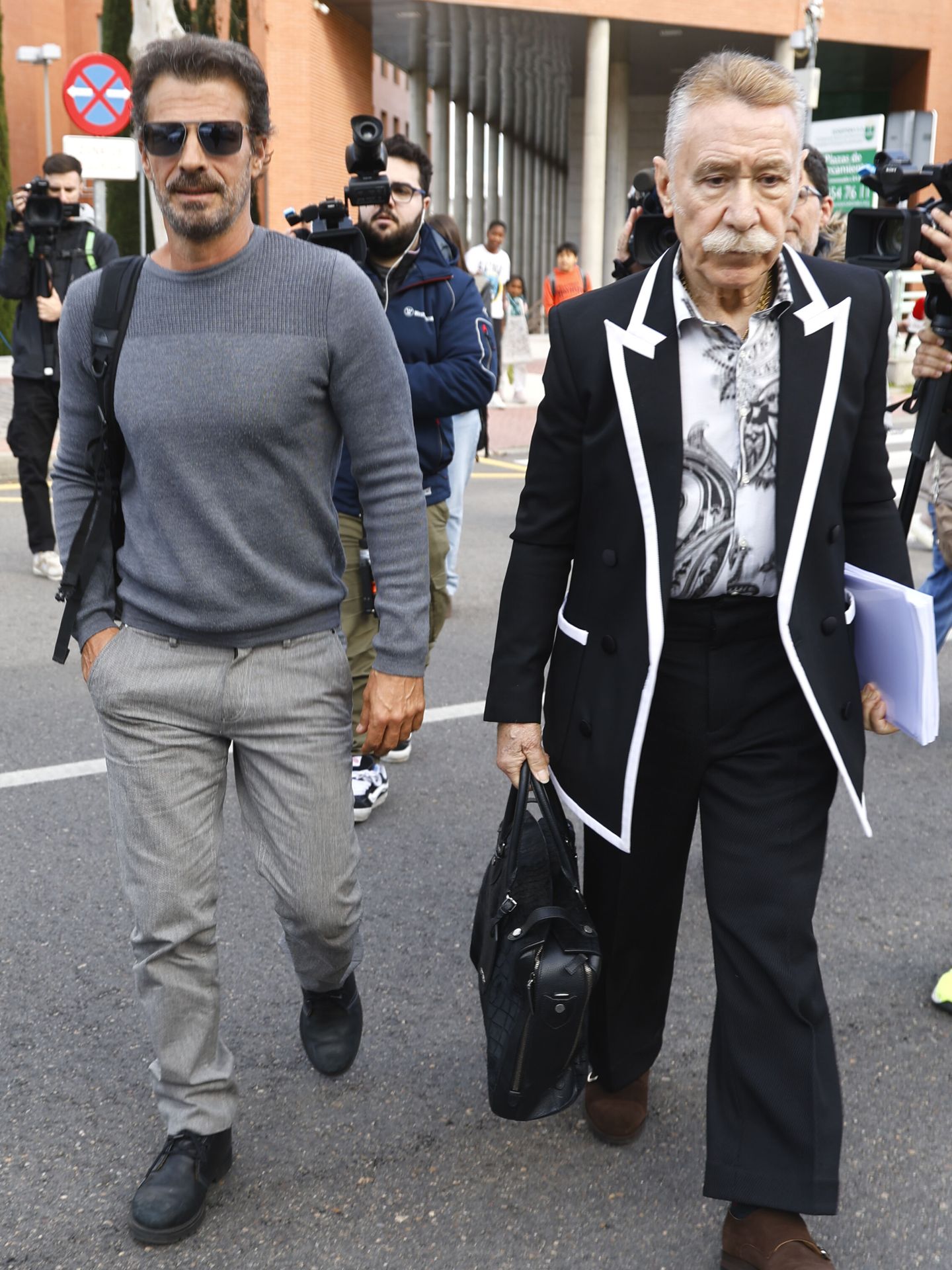 Rodolfo Sancho y su abogado, Marcos-García Montes, a la salida de los juzgados el pasado 16 de febrero de 2024. (Europa Press/José Velasco) 