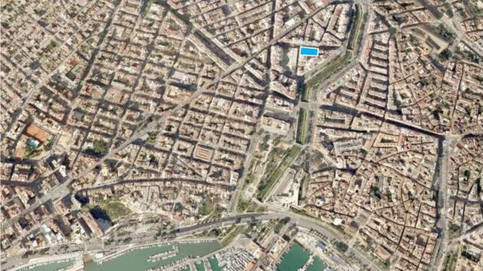 Foto: Vista aérea del solar a la venta en Palma de Mallorca, uno de los activos más atractivos. (Addmeet)
