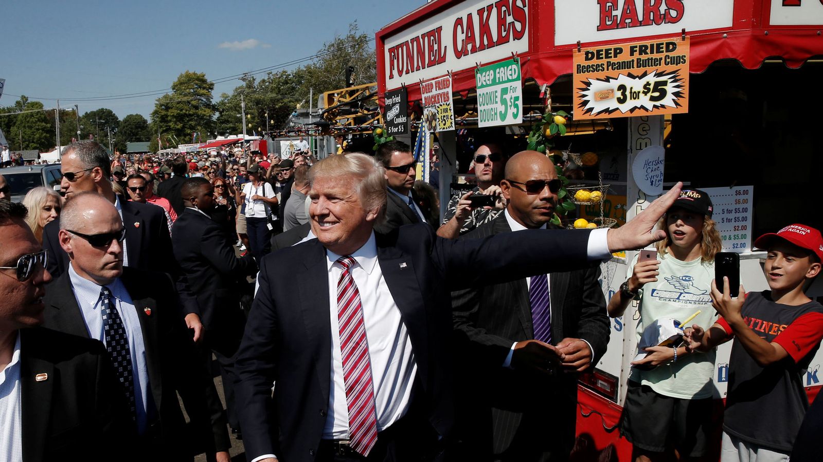 Foto: Donald Trump saluda a sus partidarios durante un mitin en Canfield, Ohio, el 5 de septiembre de 2016. (Reuters)