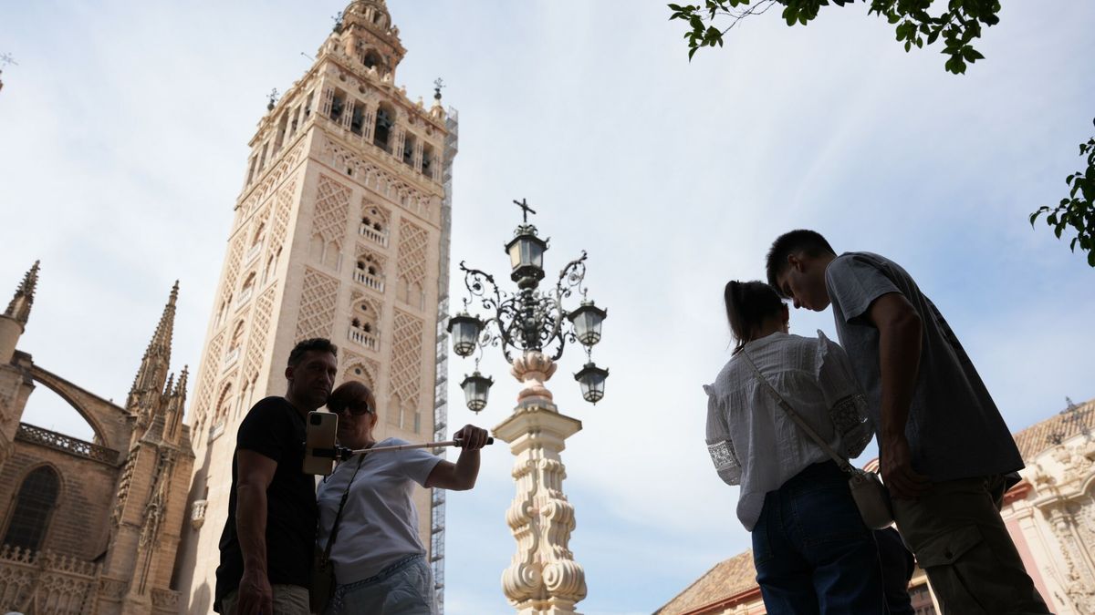 Andalucía rechaza la tasa turística y pide que los municipios saturados reciban más porcentaje de IVA