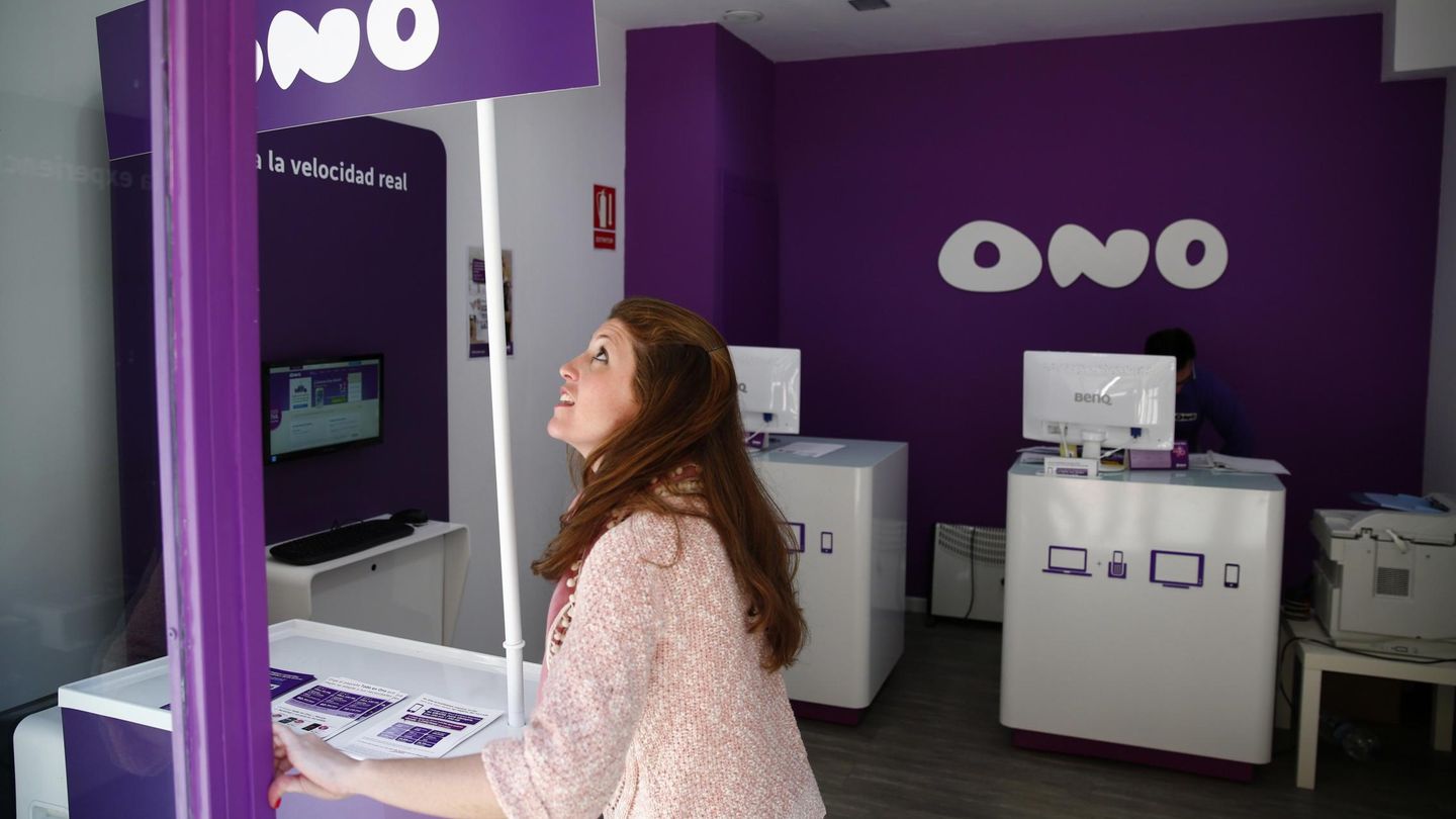 Una tienda de ONO en Sevilla. (Reuters)