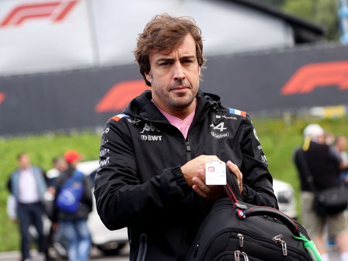 Foto: Fernando Alonso, antes del Gran Premio de Austria. (Reuters/Florion Goga)