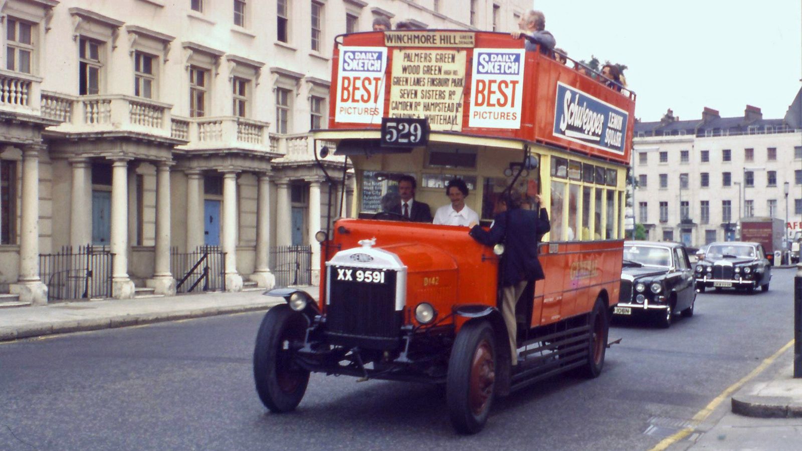 Foto: El D142, autobús independiente o pirata de 1925, restaurado en los años setenta. (Museo del Autobús de Londres)