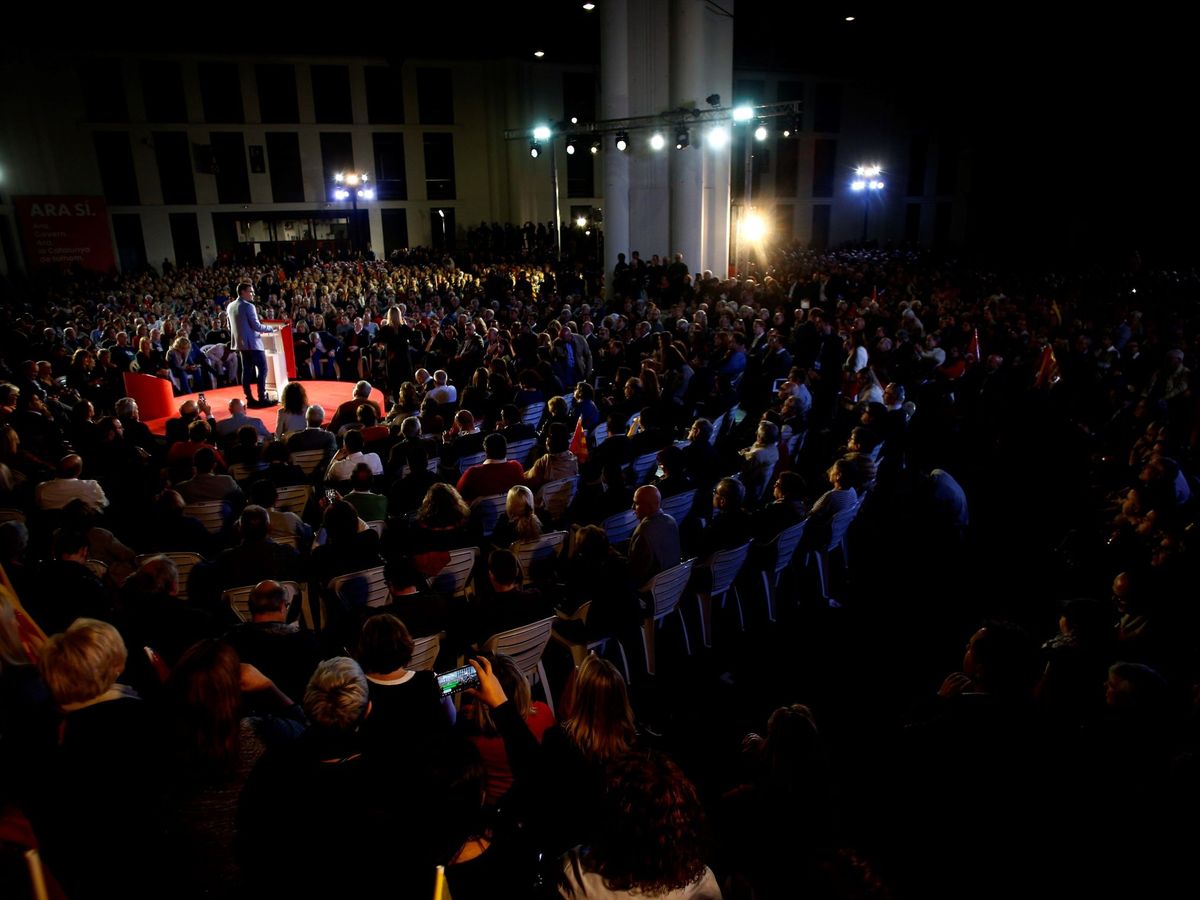 Foto: Pedro Sánchez, durante su mitin de cierre de campaña en Barcelona, este 8 de noviembre. (EFE)