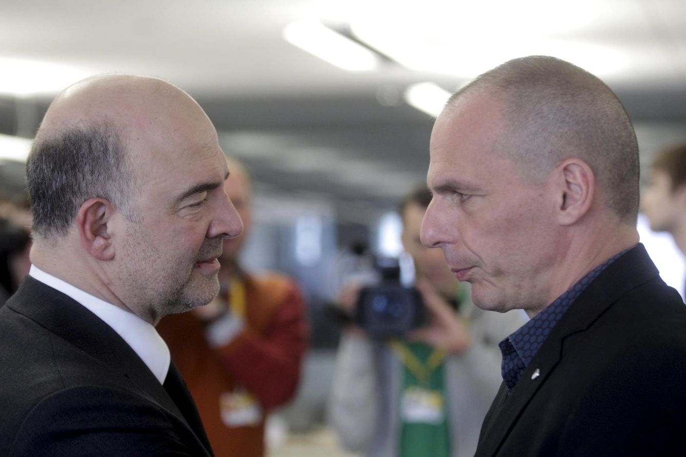 Varufakis habla con Moscovici antes del Eurogrupo de Riga (Reuters).
