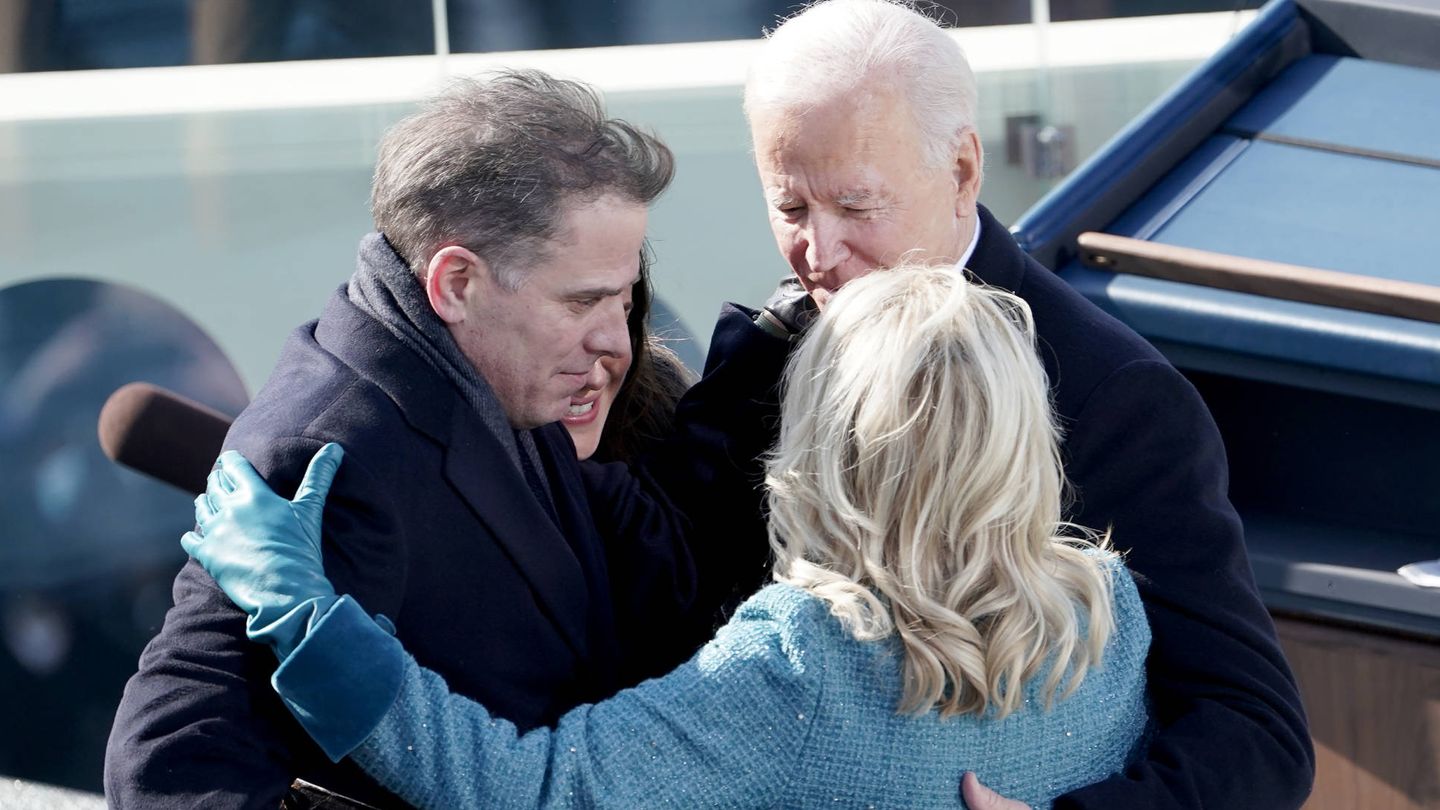  Hunter y sus padres, durante la toma de posesión como presidente de Joe Biden. (Getty)