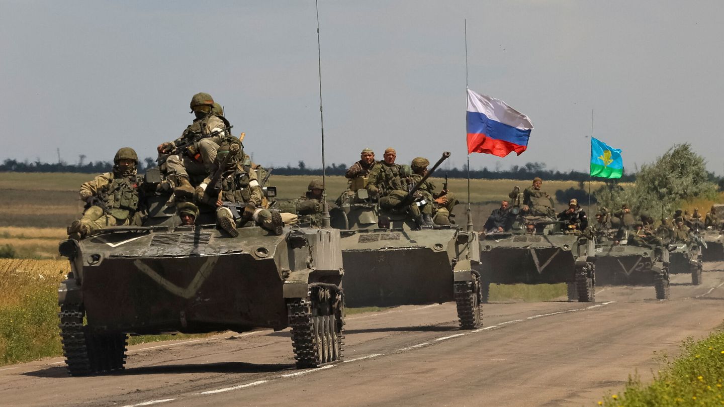 Un convoy de fuerzas rusas en la región de Zaporiyia. (Reuters/Alexander Ermochenko)