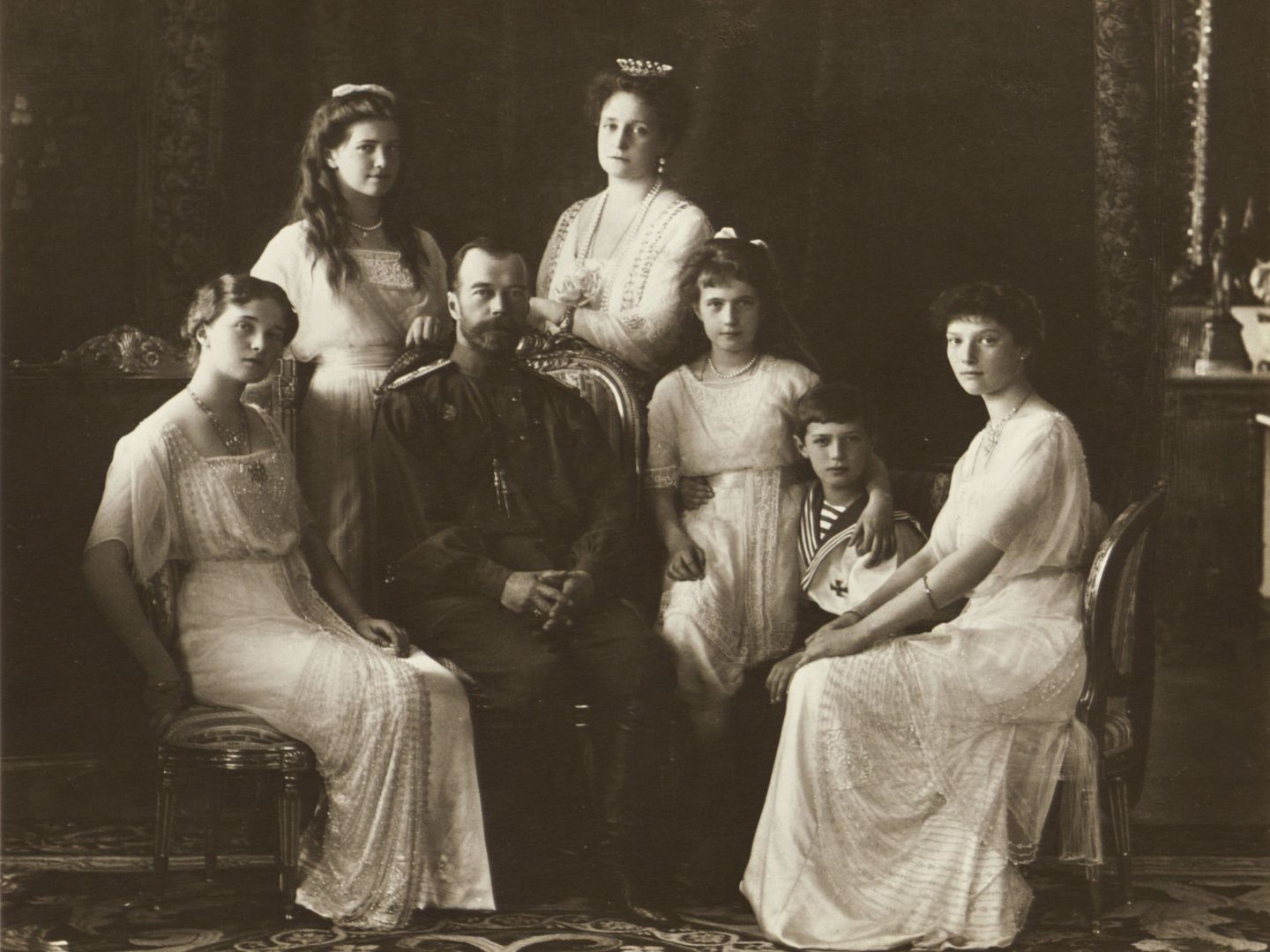 La familia Romanov, con el zar Nicolás II en el centro. (Museo Hermitage/EFE) 