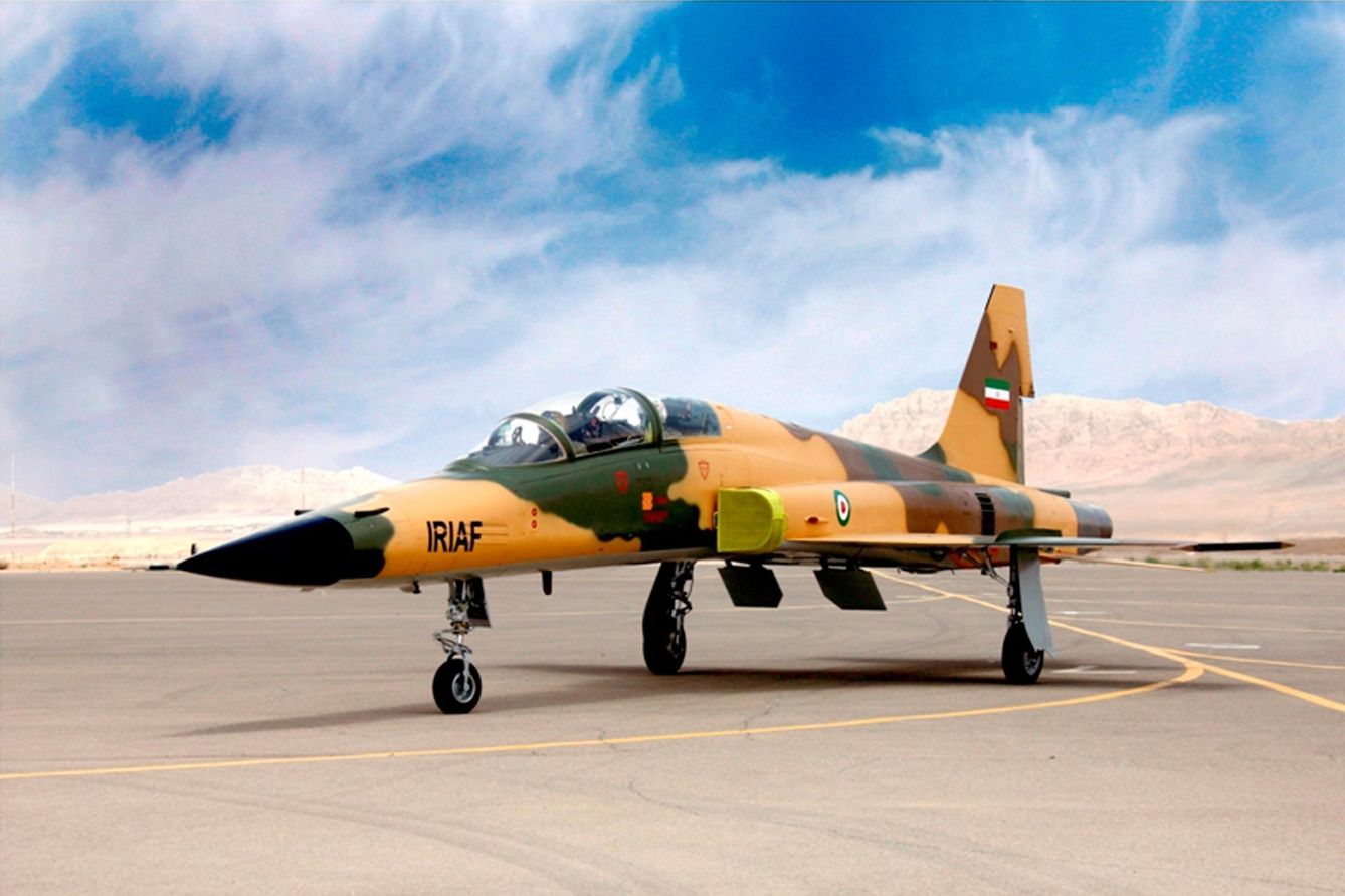 Vista del Kowsar, el primer avión de combate fabricado y diseñado en Irán. (Foto: EFE)