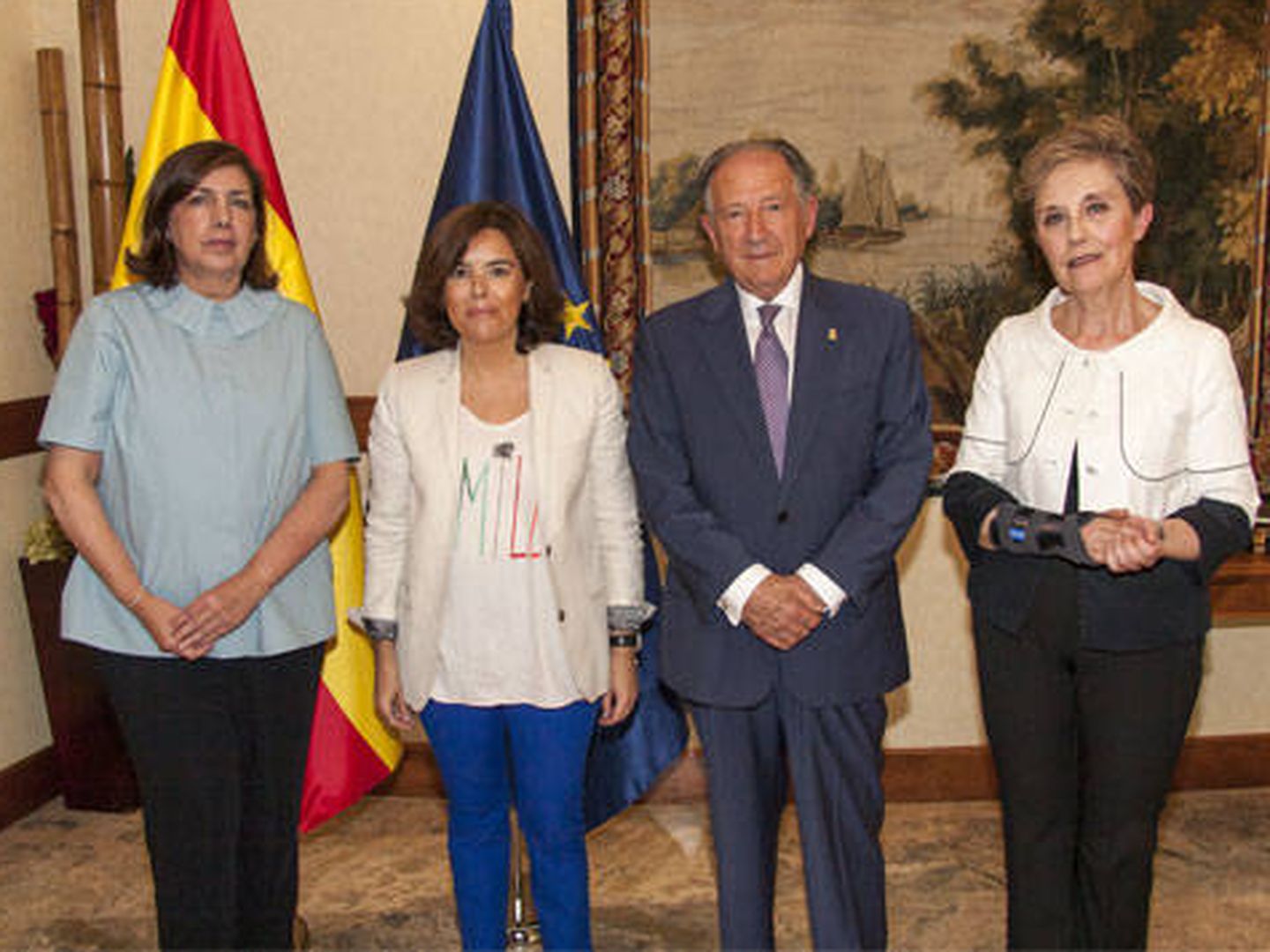 Foto de archivo de Paz Esteban (d) y Sanz Roldán, junto a la exvicepresidenta Soraya Sáenz de Santamaría.