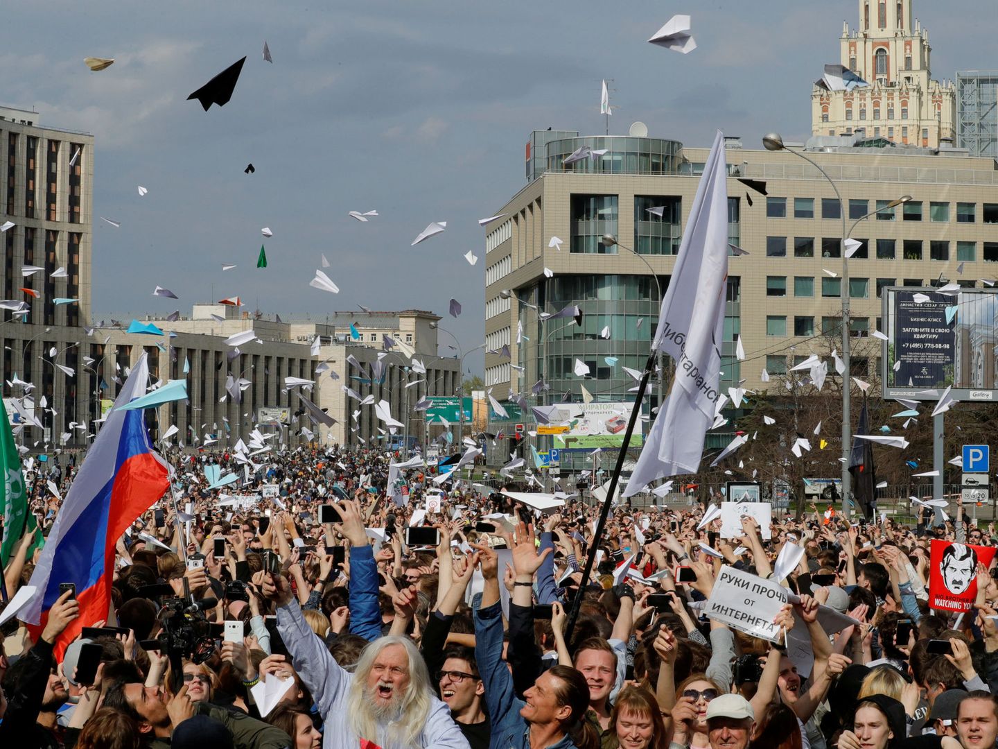 Exteriores recomienda evitar las manifestaciones y concentraciones políticas. (Reuters)