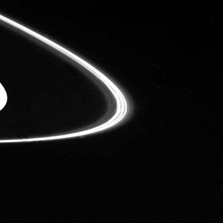 Una de las primeras imágenes tomadas por Cassini de uno de los anillos de Saturno (Foto: Reuters)