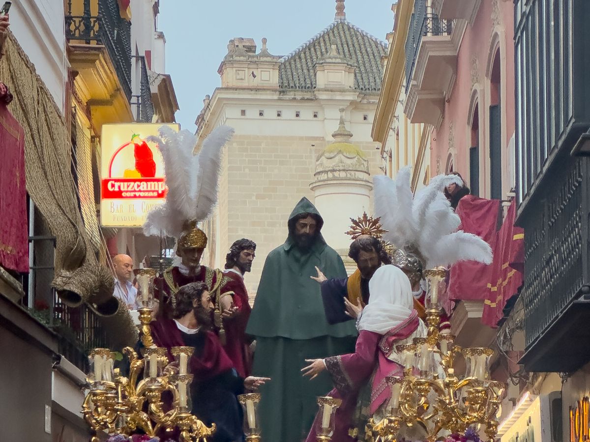 Semana Santa 2024 en Sevilla, Madrid y más | Recorrido, horario y lluvia de las procesiones del Jueves Santo, en directo