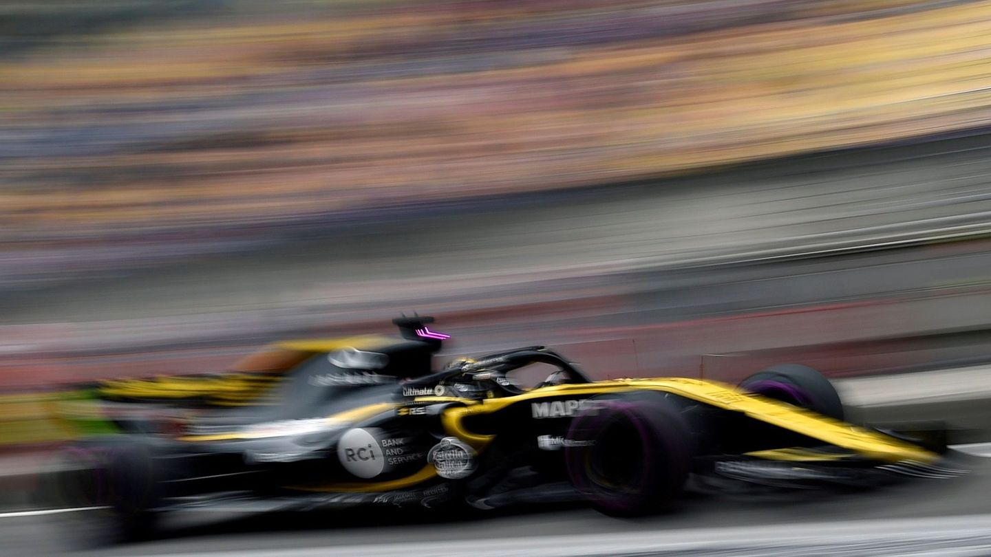 Carlos Sainz tuvo problemas con el numático delantero izquierdo de su Renault. (EFE)
