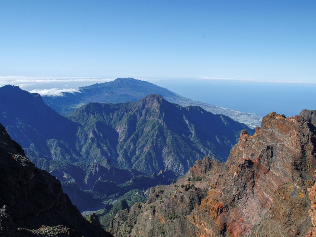 Foto: Vista del Parque Nacional de la Caldera de Taburiente, La Palma. (EFE)