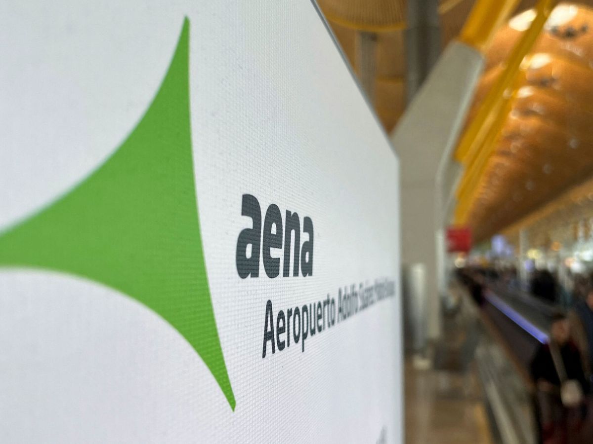 Foto: Logo de Aena en el aeropuerto de Madrid Barajas. (REUTERS/Violeta Santos Moura)