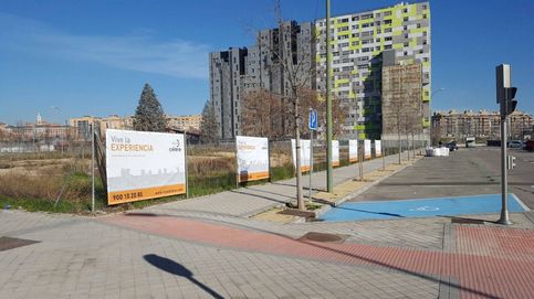 Euforia colectiva por hacerse con una vivienda nueva en el centro de Madrid