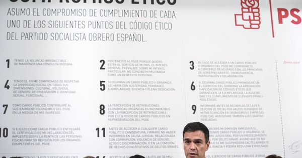 Foto: Pedro Sánchez, en 2015 en la presentación del código ético del PSOE. El punto 3 alude a ejercer cargos públicos bajo el principio de transparencia. (EFE)