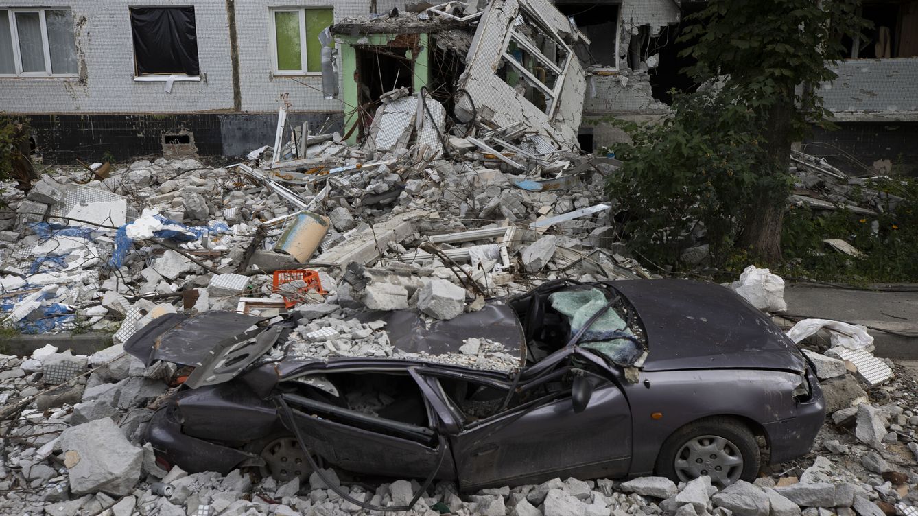 Foto: La destrucción causada por los rusos en el barrio Saltivka de Járkov. (EFE/Orlando Barría)